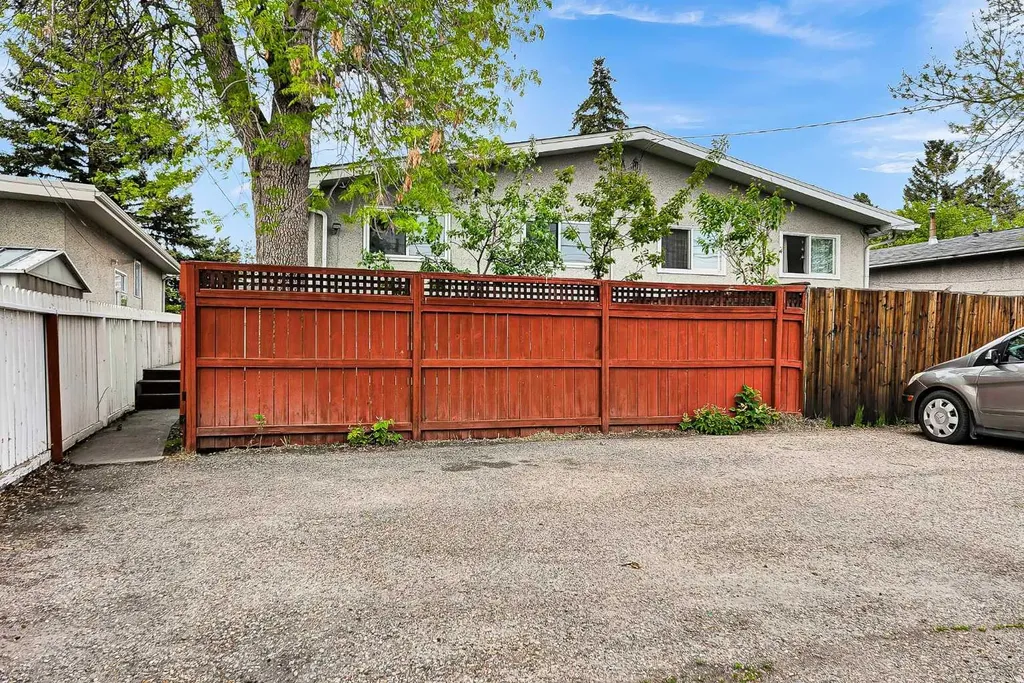 639 Kingsmere Crescent SW Calgary AB T2V 2H9