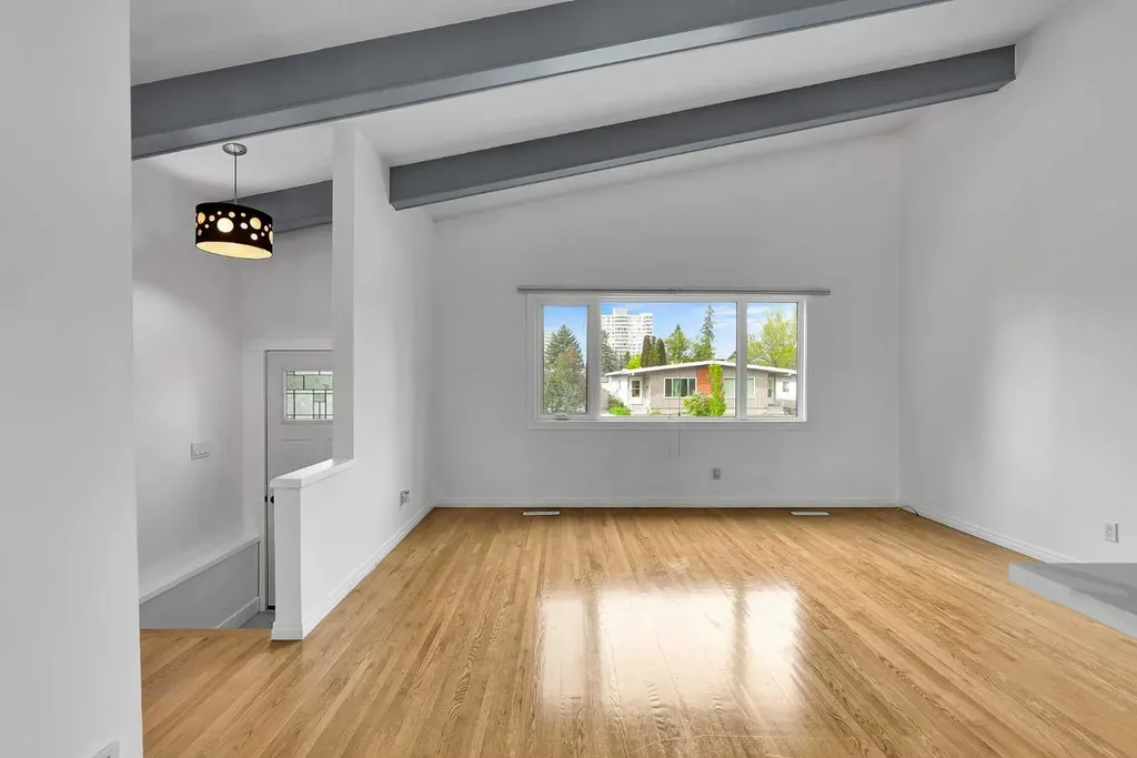 639 Kingsmere Crescent SW Calgary AB T2V 2H9