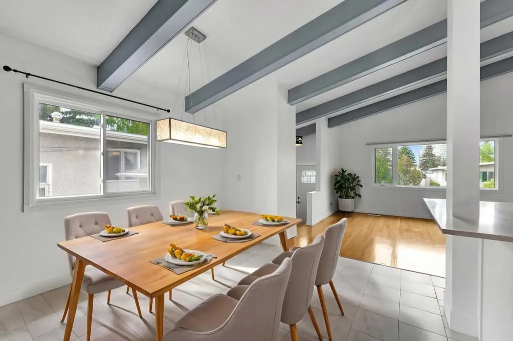 639 Kingsmere Crescent SW Calgary AB T2V 2H9