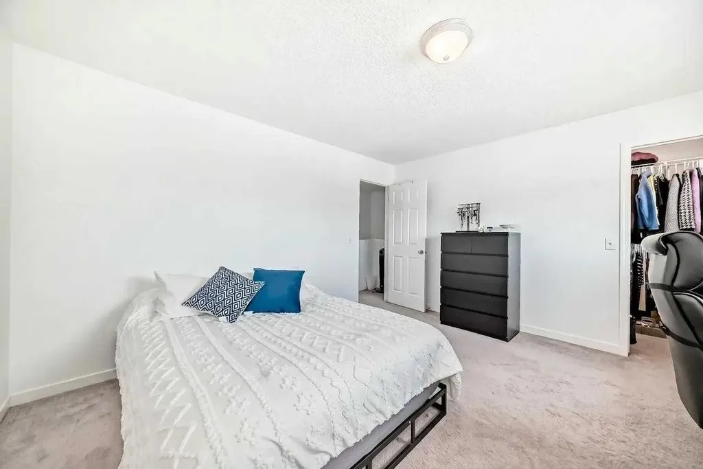 54 Panatella Park NW Calgary AB T3k 6k4