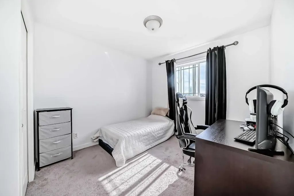 54 Panatella Park NW Calgary AB T3k 6k4