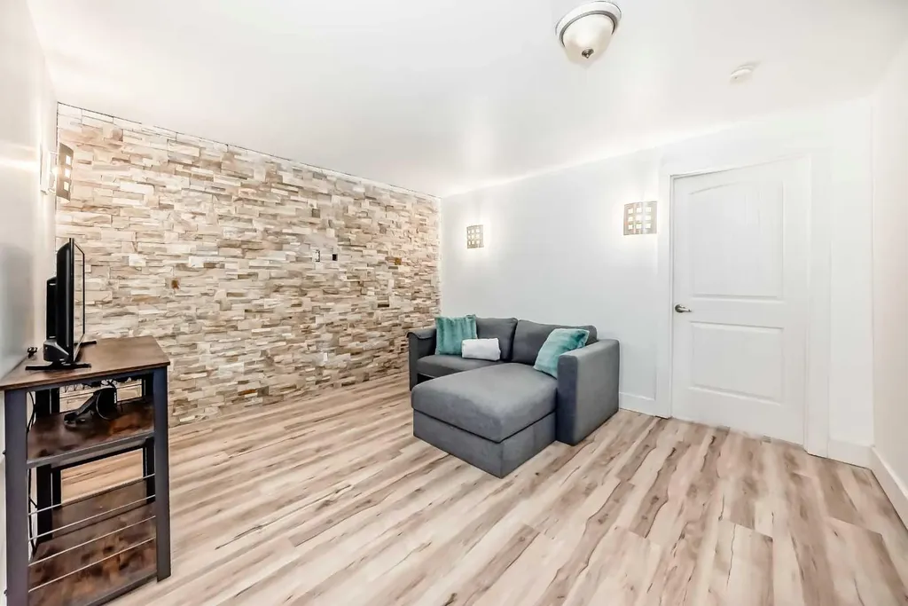 54 Panatella Park NW Calgary AB T3k 6k4