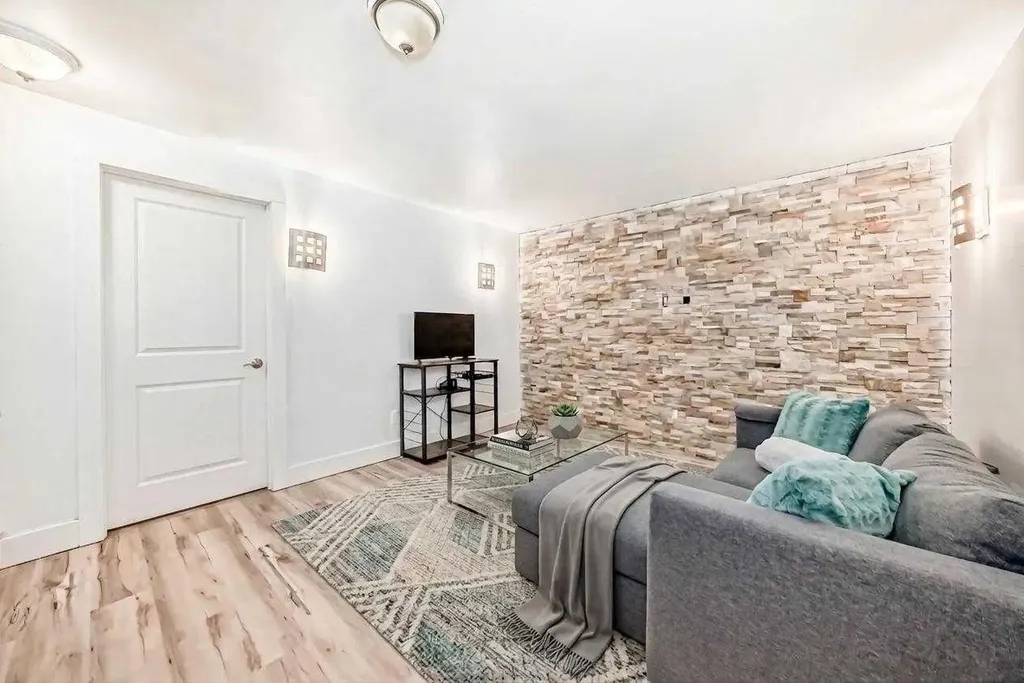 54 Panatella Park NW Calgary AB T3k 6k4