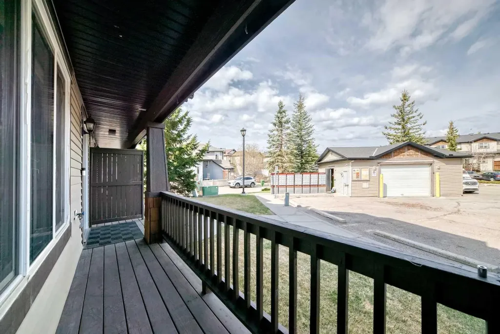54 Panatella Park NW Calgary AB T3k 6k4
