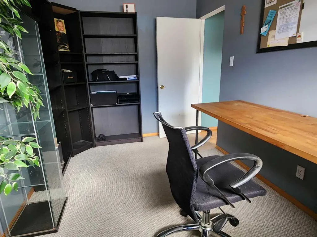 7304 5 Street SW Calgary AB T2Y 1B1