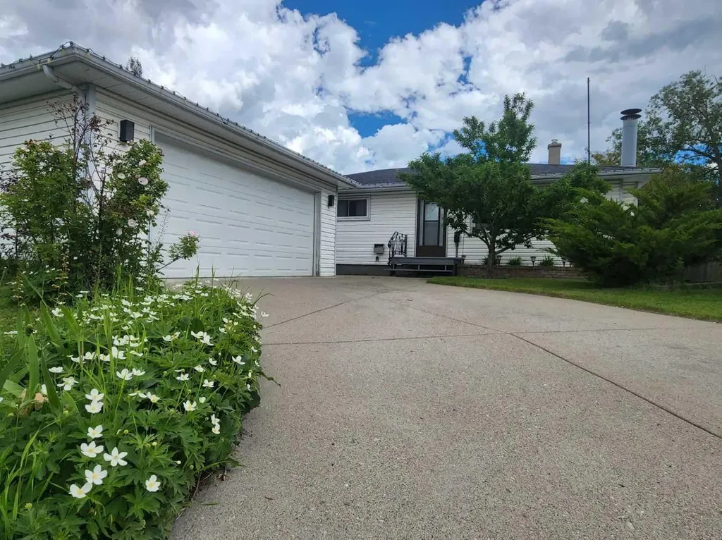 7304 5 Street SW Calgary AB T2Y 1B1