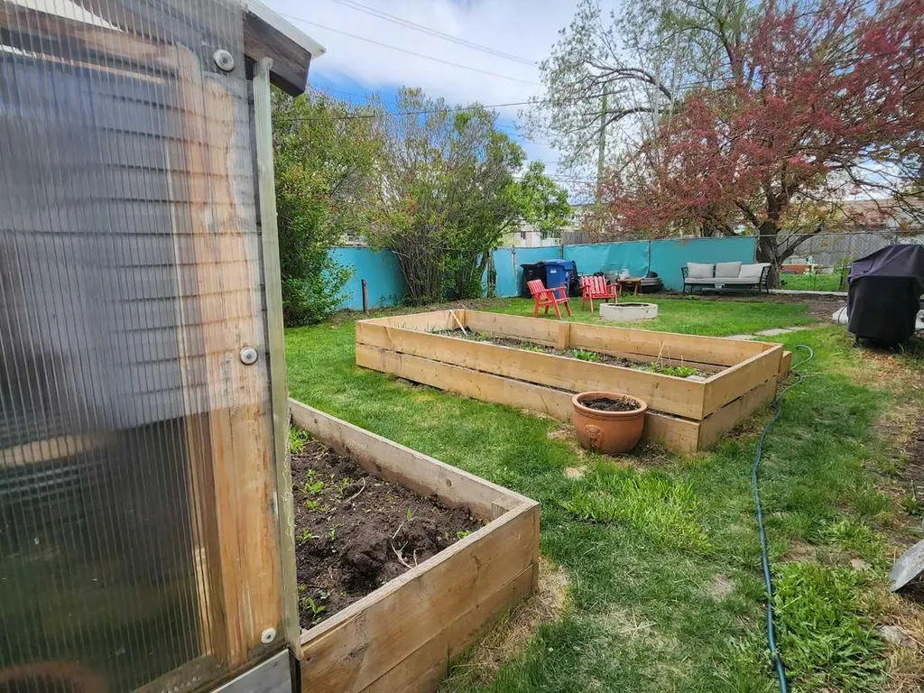 7304 5 Street SW Calgary AB T2Y 1B1