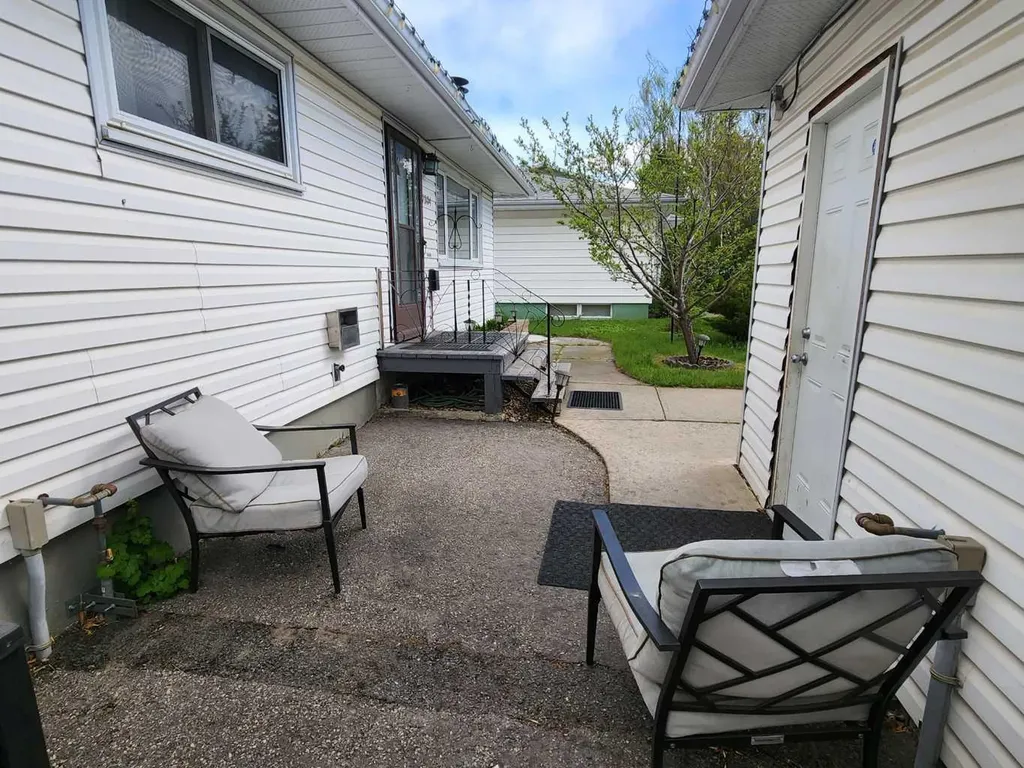 7304 5 Street SW Calgary AB T2Y 1B1