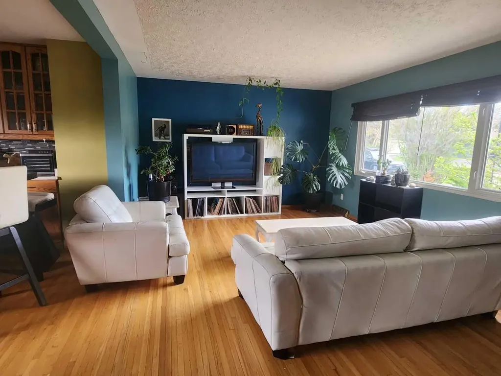 7304 5 Street SW Calgary AB T2Y 1B1