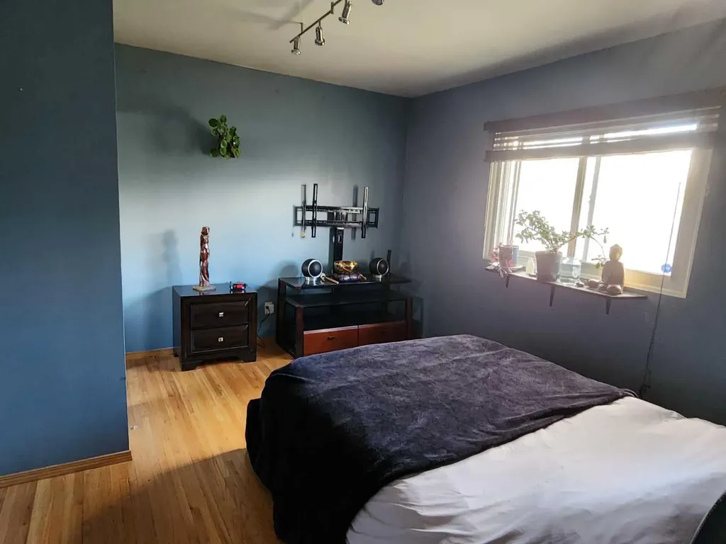 7304 5 Street SW Calgary AB T2Y 1B1