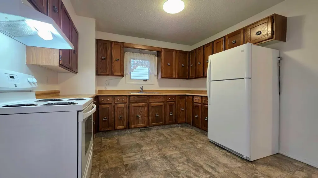18 Cochrane Road Whitecourt AB T7S 1C2