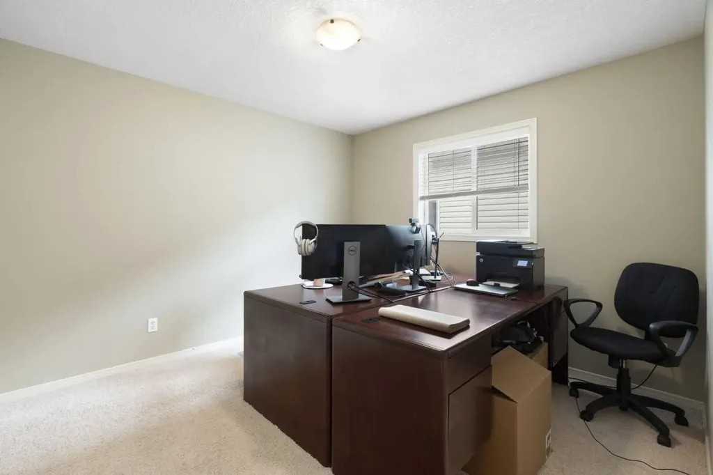 57 Thornfield Close SE Airdrie AB T4A 2K7