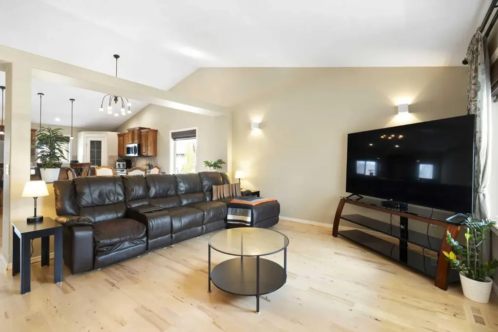 57 Thornfield Close SE Airdrie AB T4A 2K7