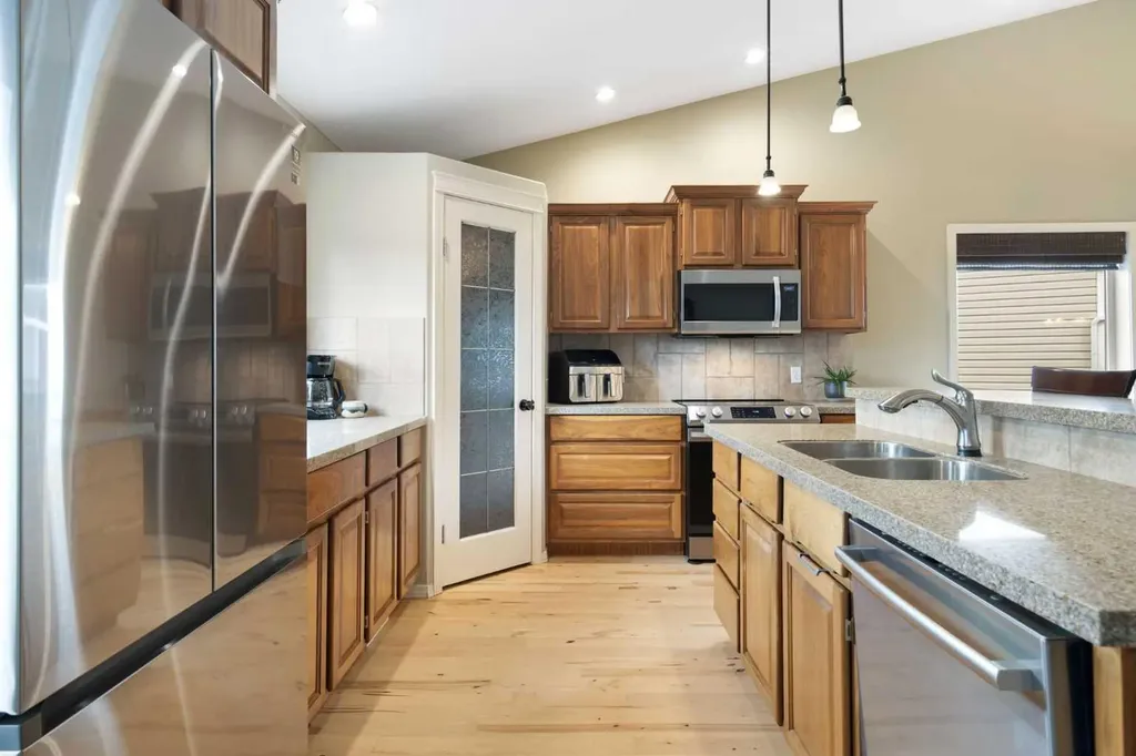 57 Thornfield Close SE Airdrie AB T4A 2K7