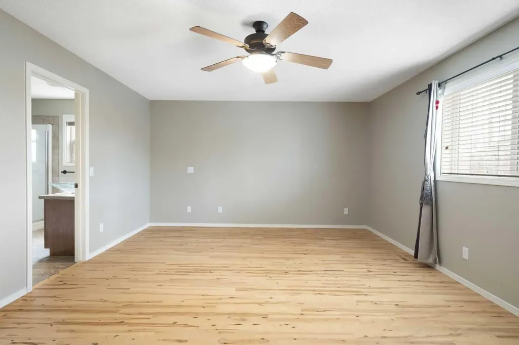 57 Thornfield Close SE Airdrie AB T4A 2K7