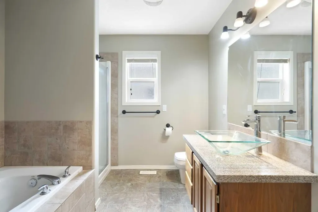 57 Thornfield Close SE Airdrie AB T4A 2K7