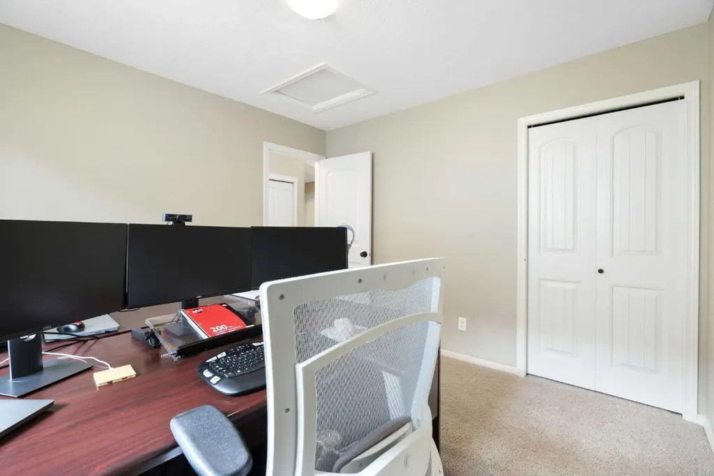 57 Thornfield Close SE Airdrie AB T4A 2K7