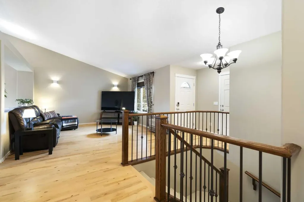 57 Thornfield Close SE Airdrie AB T4A 2K7