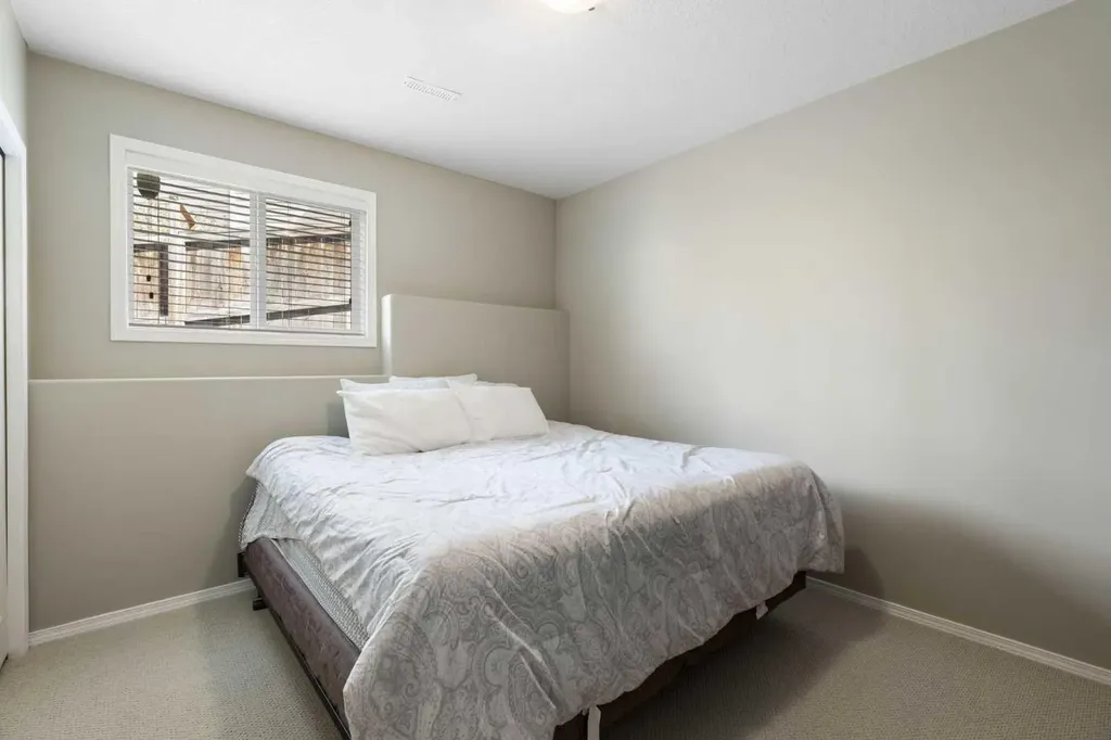 57 Thornfield Close SE Airdrie AB T4A 2K7