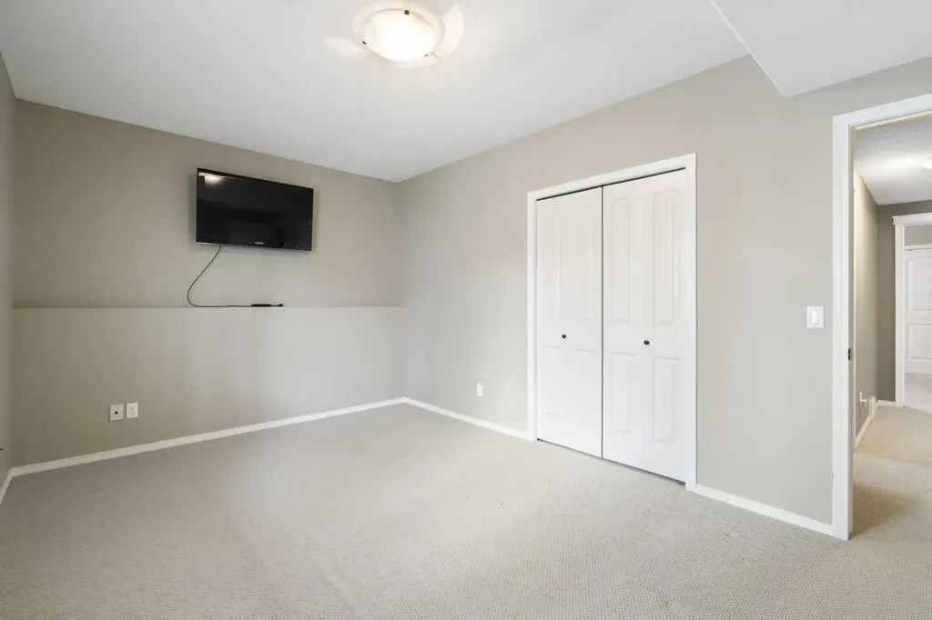 57 Thornfield Close SE Airdrie AB T4A 2K7