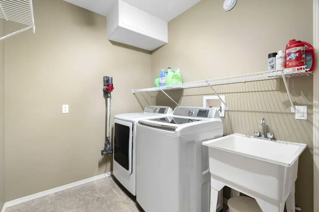 57 Thornfield Close SE Airdrie AB T4A 2K7