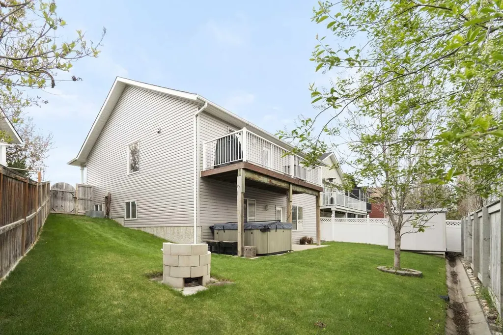 57 Thornfield Close SE Airdrie AB T4A 2K7
