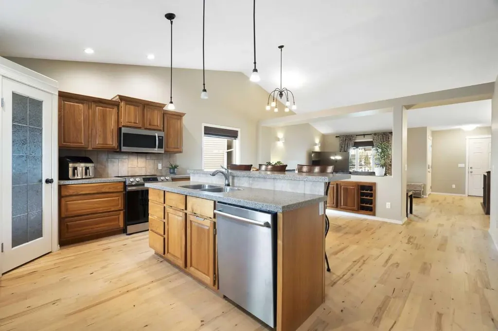 57 Thornfield Close SE Airdrie AB T4A 2K7