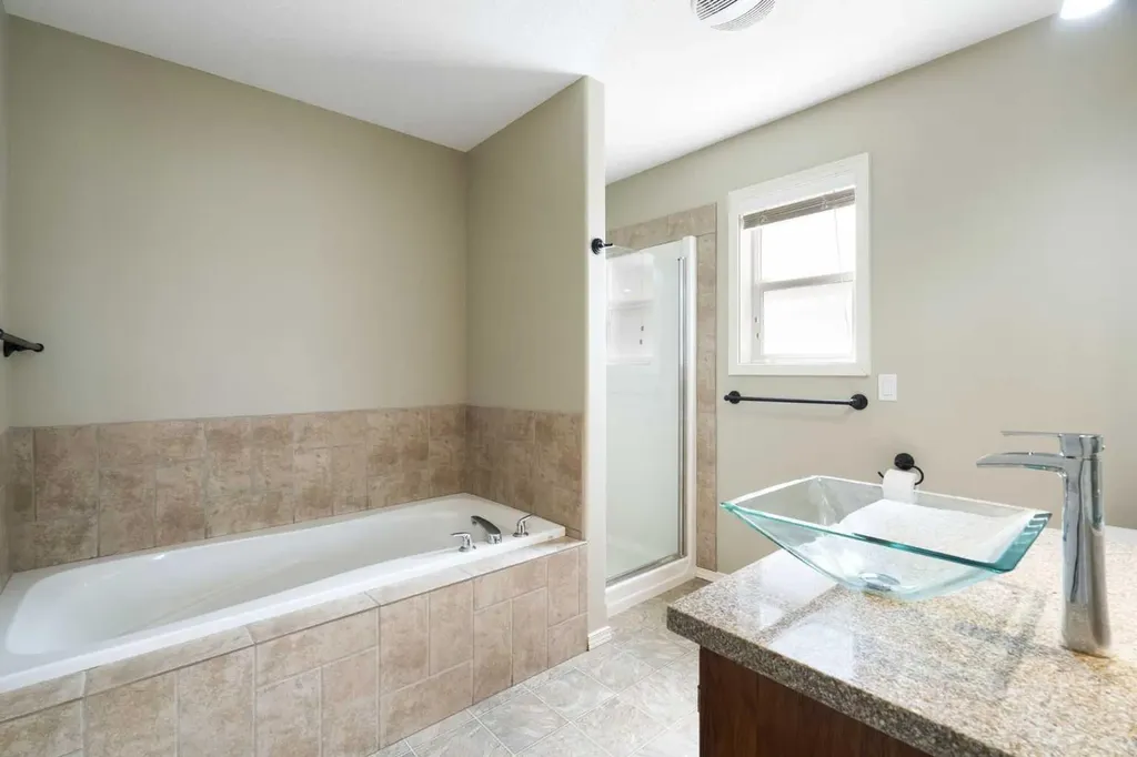 57 Thornfield Close SE Airdrie AB T4A 2K7