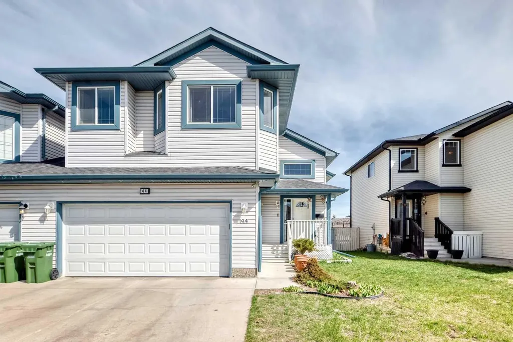 44 Canoe Square SW Airdrie AB T4B 2N5