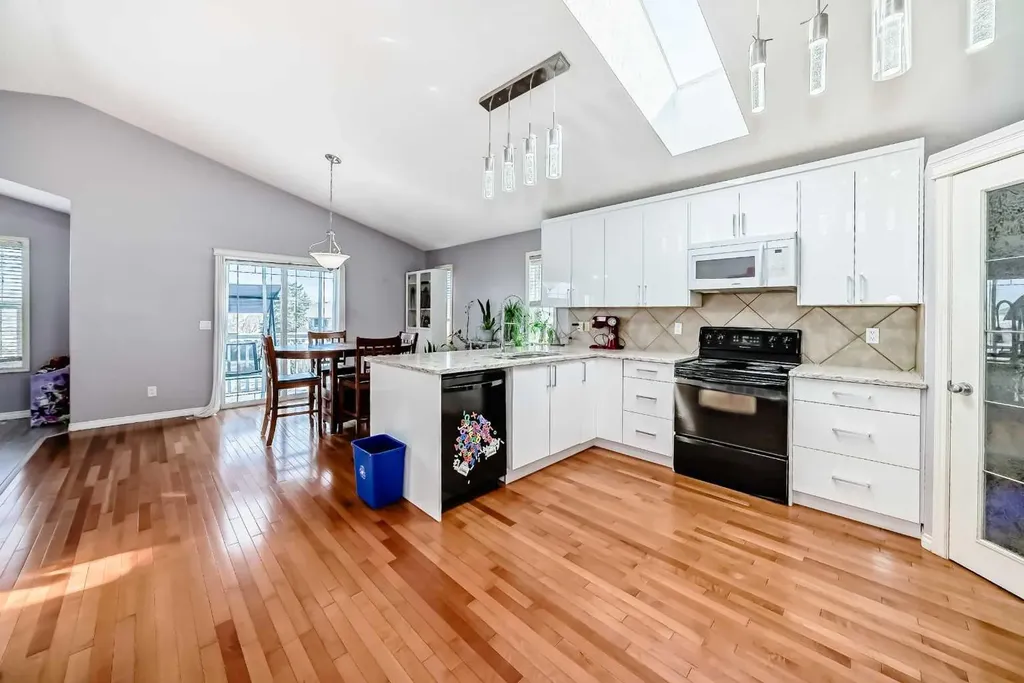 44 Canoe Square SW Airdrie AB T4B 2N5