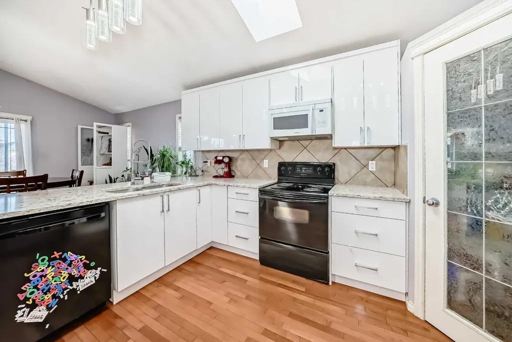 44 Canoe Square SW Airdrie AB T4B 2N5