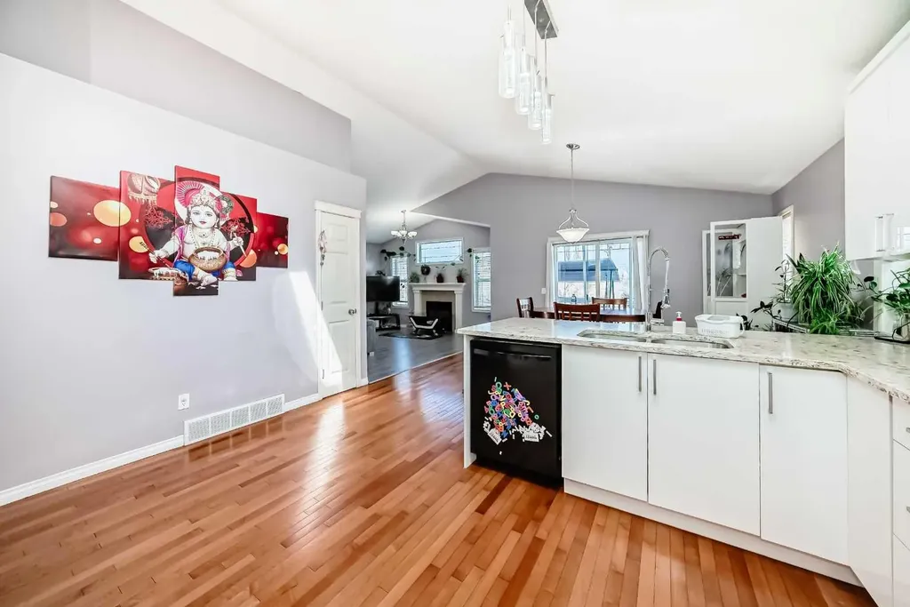 44 Canoe Square SW Airdrie AB T4B 2N5