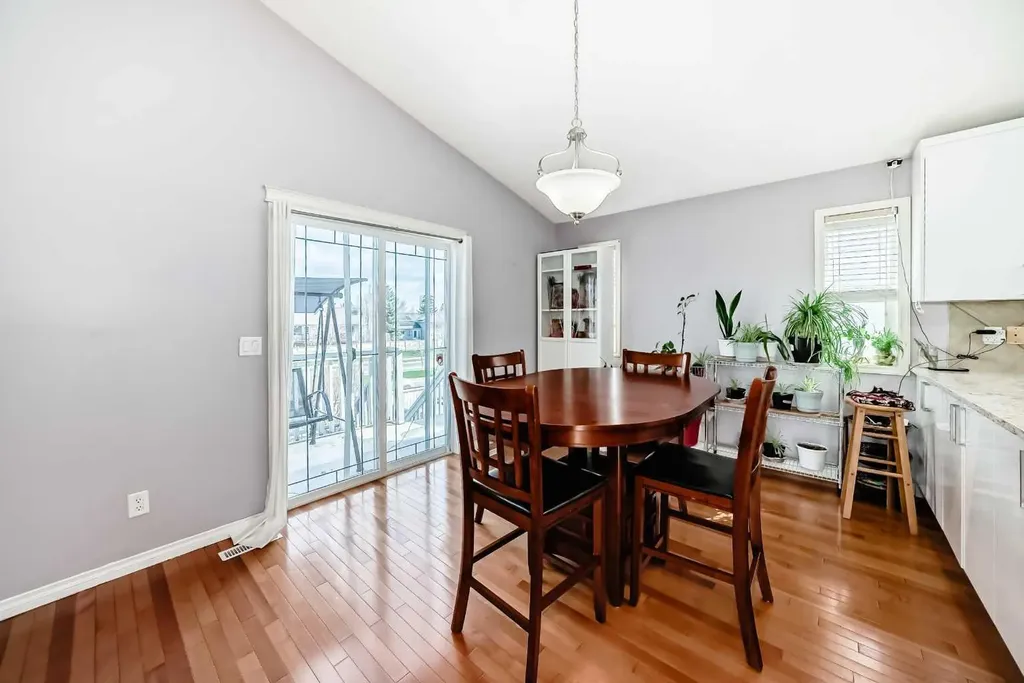44 Canoe Square SW Airdrie AB T4B 2N5