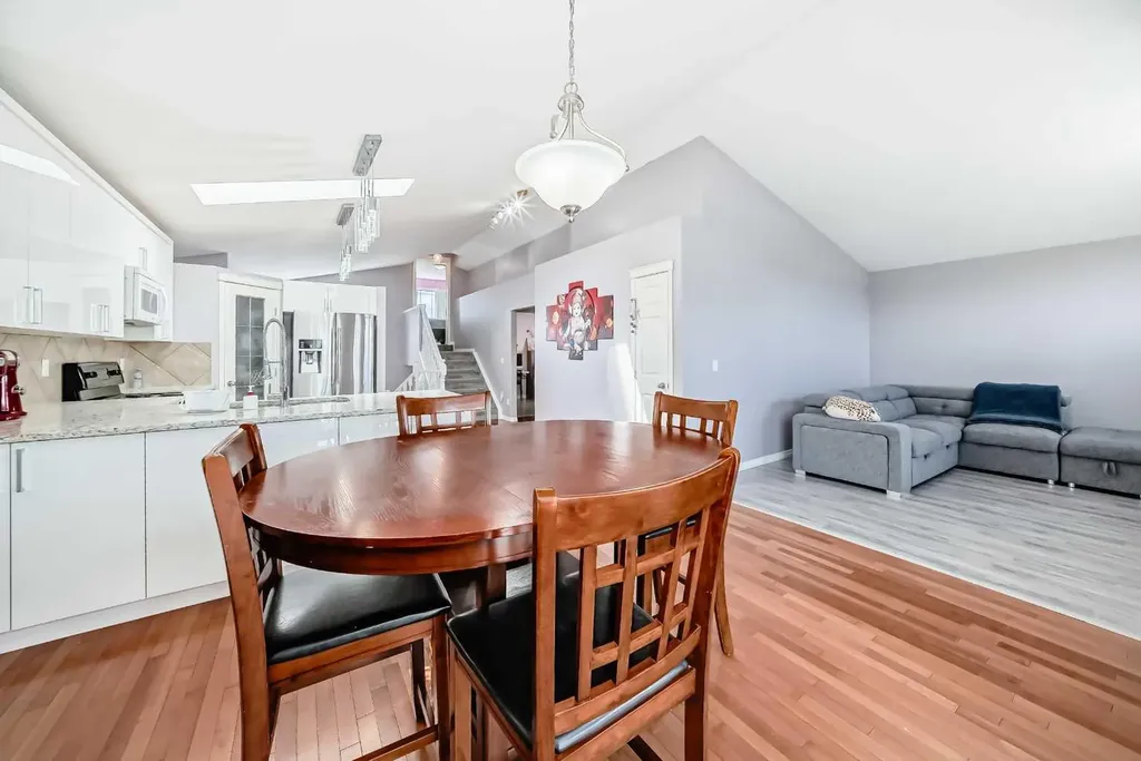 44 Canoe Square SW Airdrie AB T4B 2N5