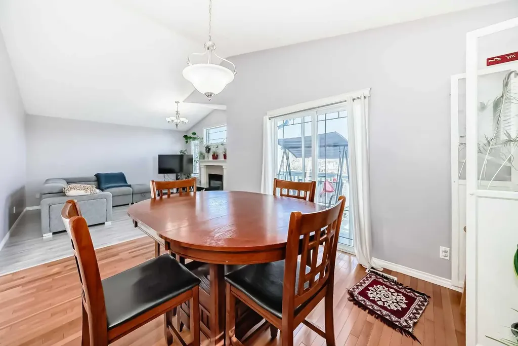 44 Canoe Square SW Airdrie AB T4B 2N5