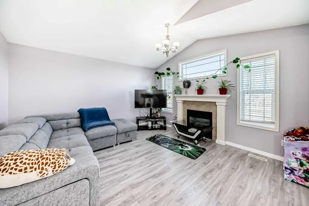 44 Canoe Square SW Airdrie AB T4B 2N5