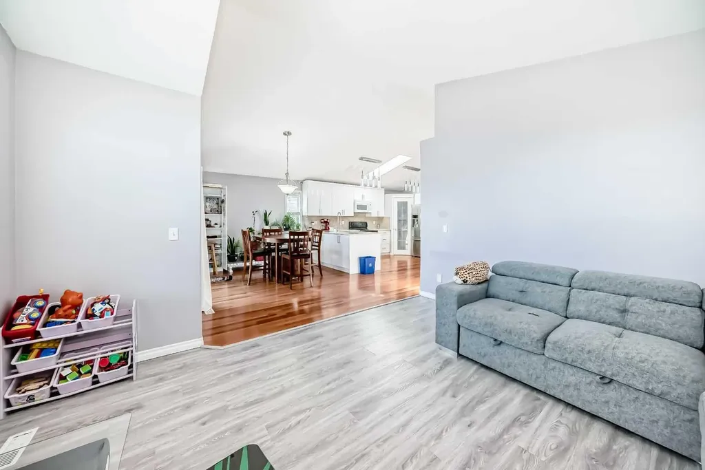 44 Canoe Square SW Airdrie AB T4B 2N5