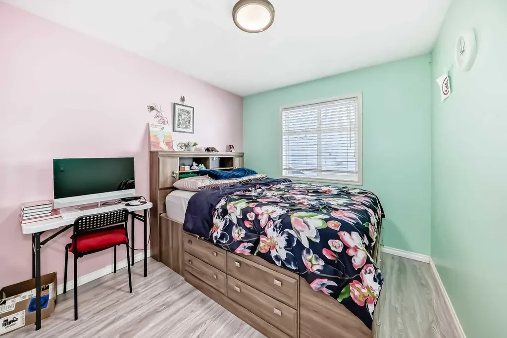 44 Canoe Square SW Airdrie AB T4B 2N5