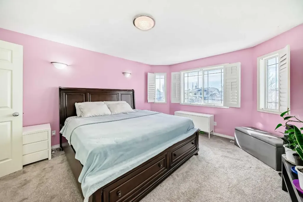 44 Canoe Square SW Airdrie AB T4B 2N5