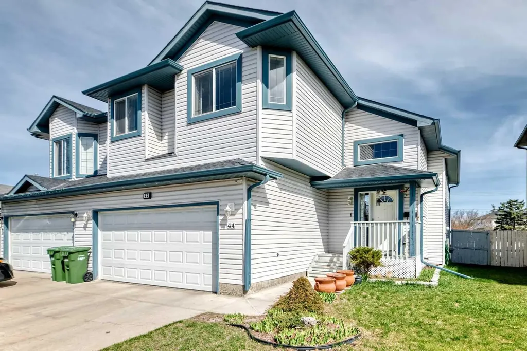 44 Canoe Square SW Airdrie AB T4B 2N5