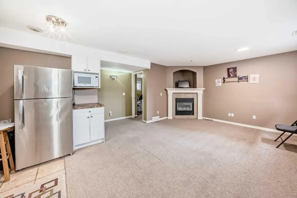 44 Canoe Square SW Airdrie AB T4B 2N5