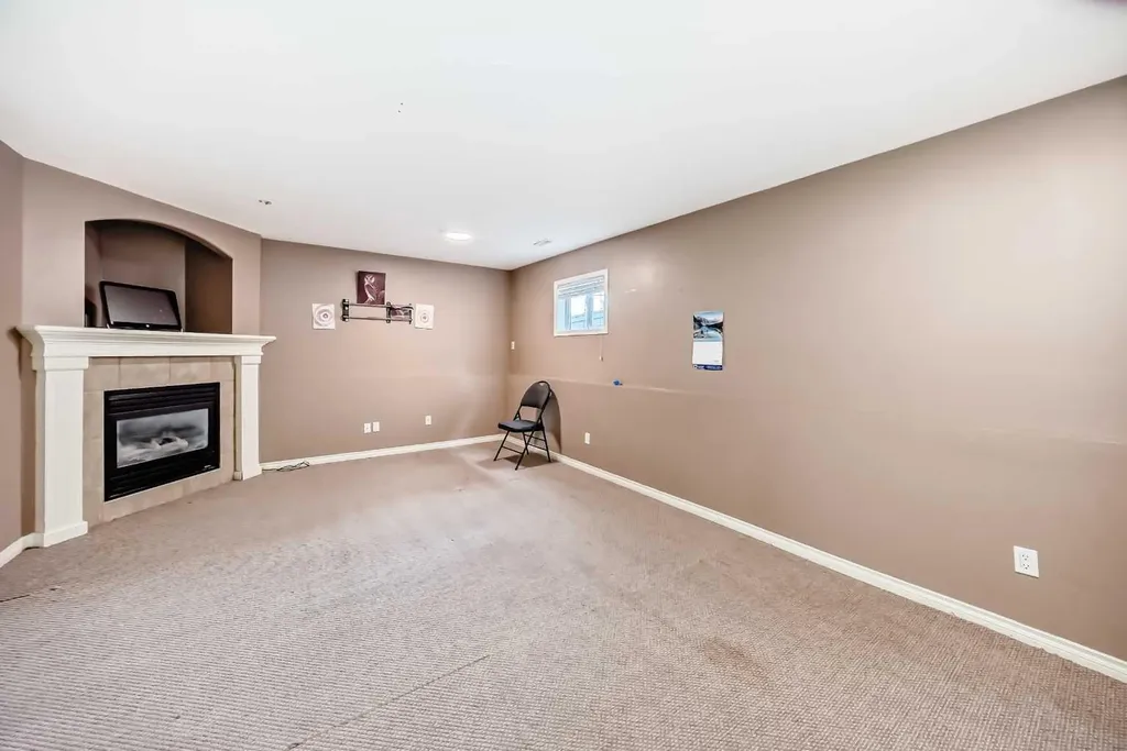 44 Canoe Square SW Airdrie AB T4B 2N5
