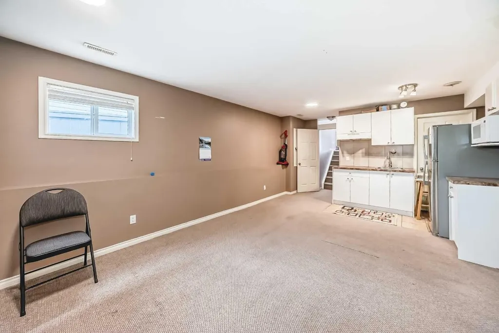44 Canoe Square SW Airdrie AB T4B 2N5