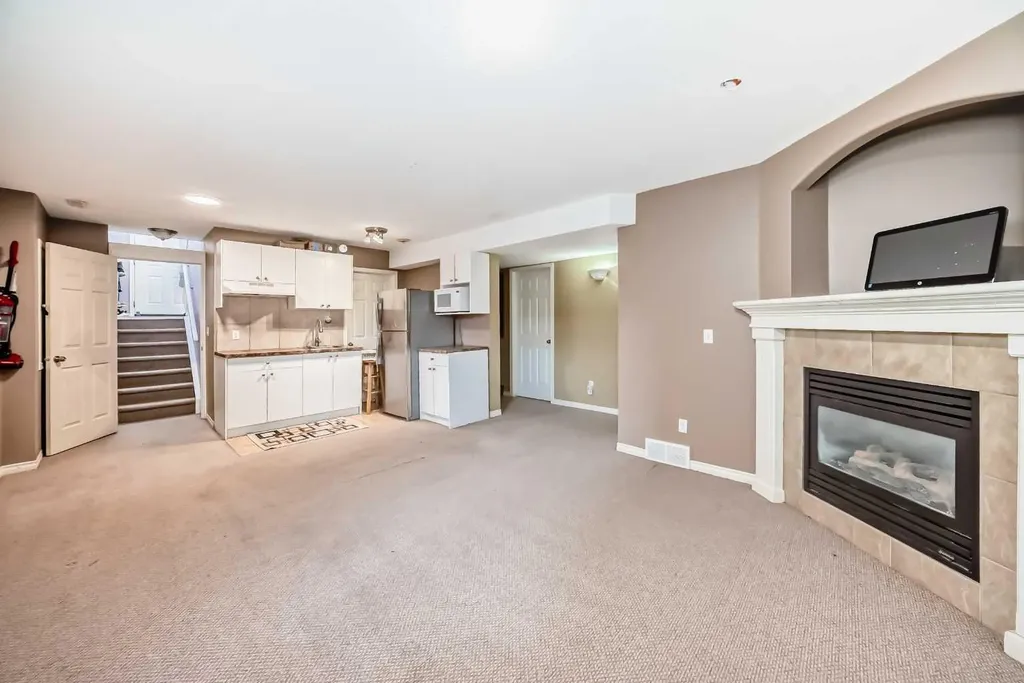 44 Canoe Square SW Airdrie AB T4B 2N5