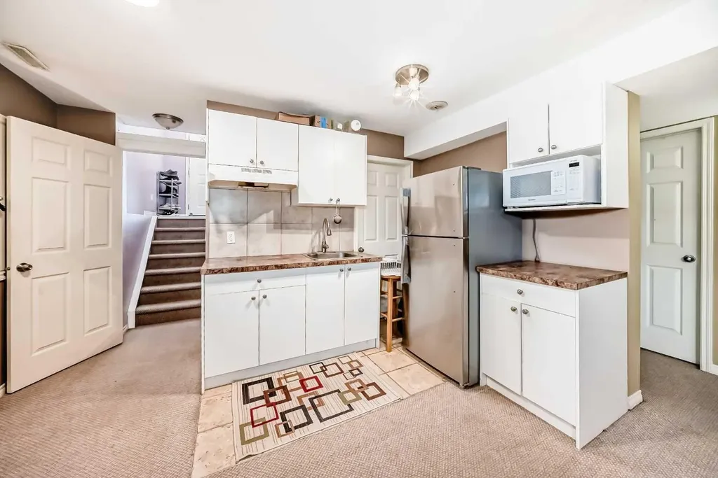 44 Canoe Square SW Airdrie AB T4B 2N5