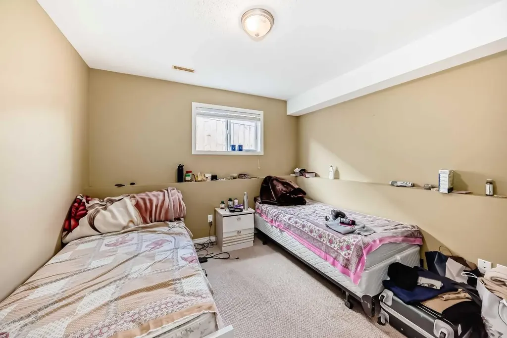 44 Canoe Square SW Airdrie AB T4B 2N5