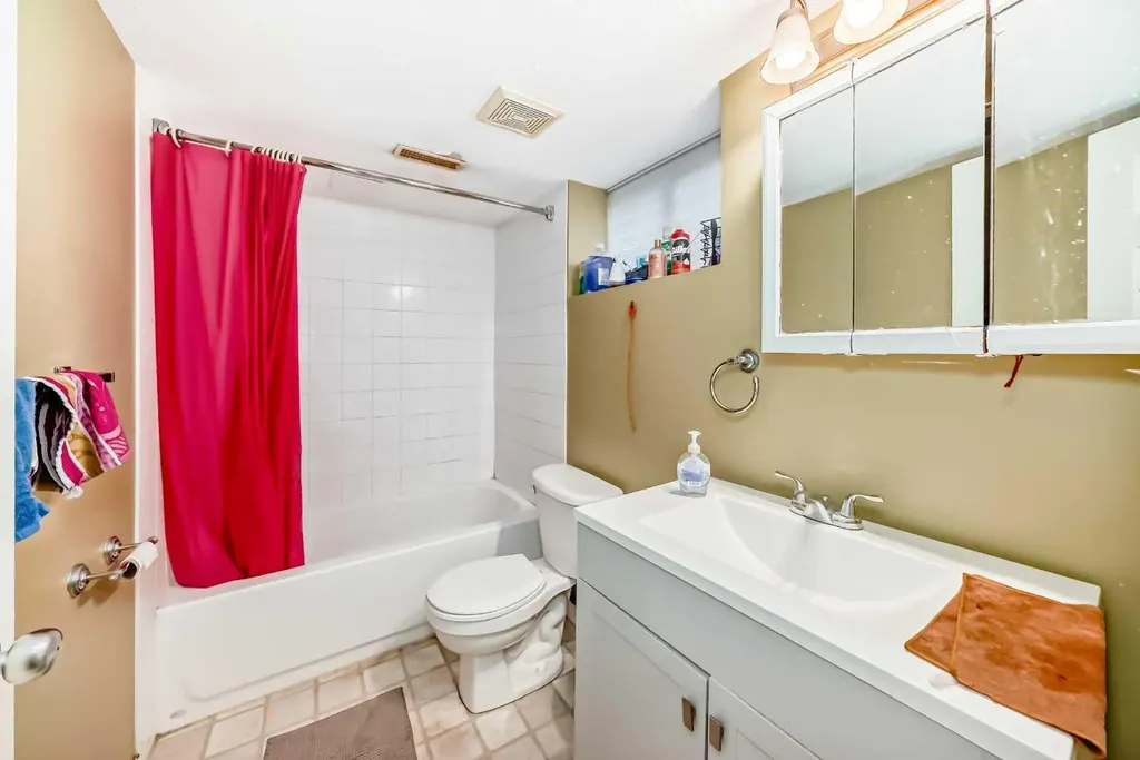 44 Canoe Square SW Airdrie AB T4B 2N5