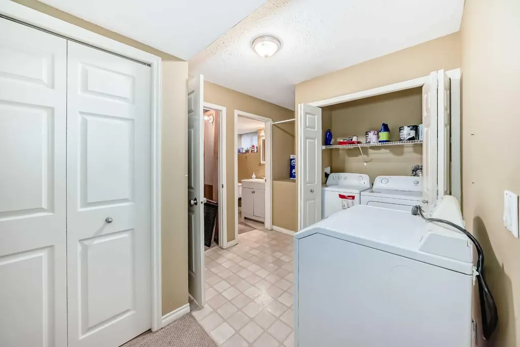 44 Canoe Square SW Airdrie AB T4B 2N5