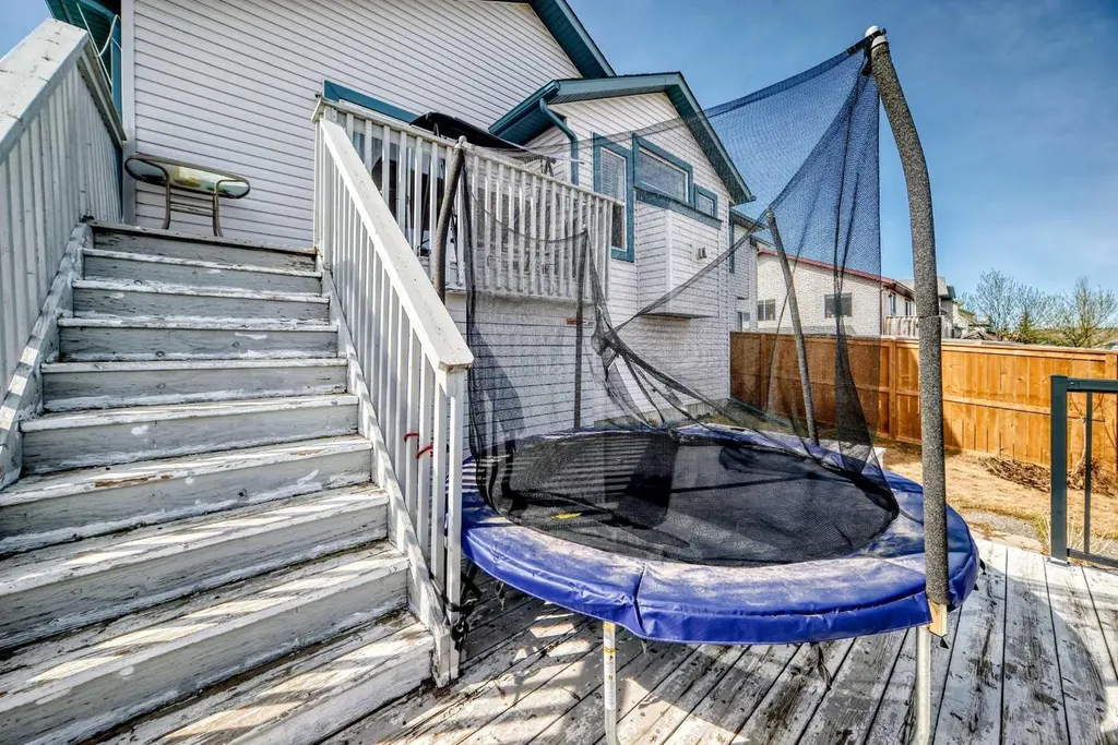44 Canoe Square SW Airdrie AB T4B 2N5