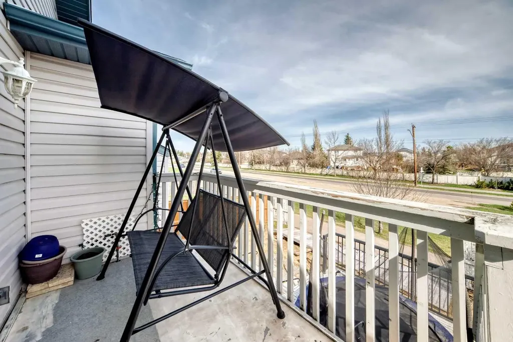 44 Canoe Square SW Airdrie AB T4B 2N5